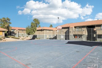 1750 Karen Ave in Las Vegas, NV - Building Photo - Building Photo