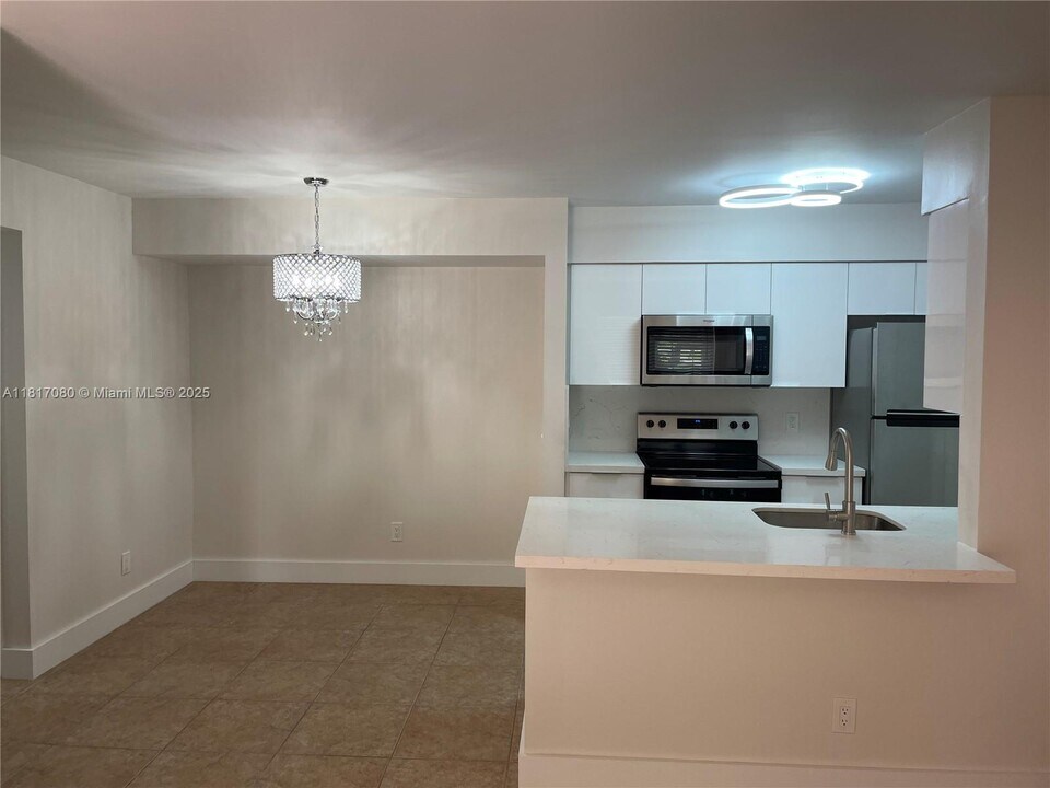 774 NW 103rd Terrace in Pembroke Pines, FL - Building Photo