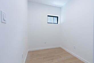 60 Jones Av in Toronto, ON - Building Photo - Building Photo