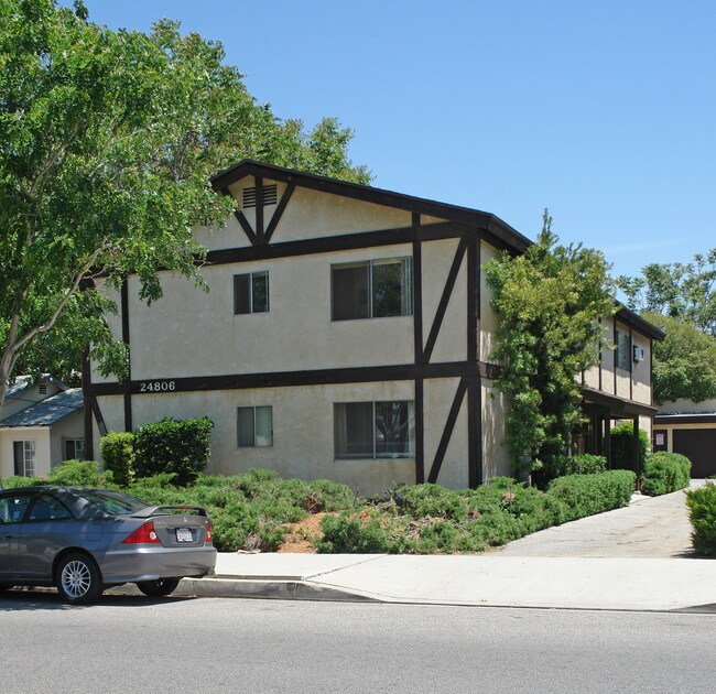 24806 Walnut St in Newhall, CA - Building Photo - Building Photo