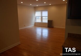 3922 N Pine Grove Ave in Chicago, IL - Building Photo - Building Photo