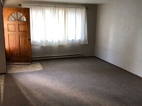 1515-1525 David Dr in Lebanon, OR - Building Photo - Building Photo