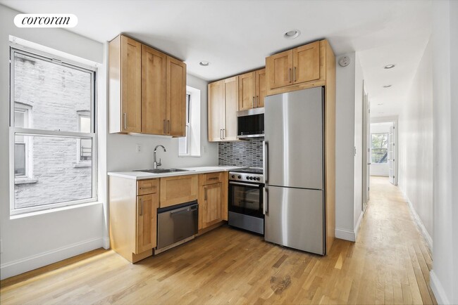 57 W 106th St in New York, NY - Building Photo - Building Photo