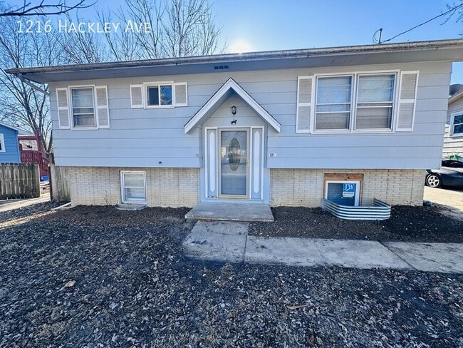 property at 1216 Hackley Ave