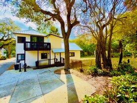 105 Esther St in New Smyrna Beach, FL - Building Photo