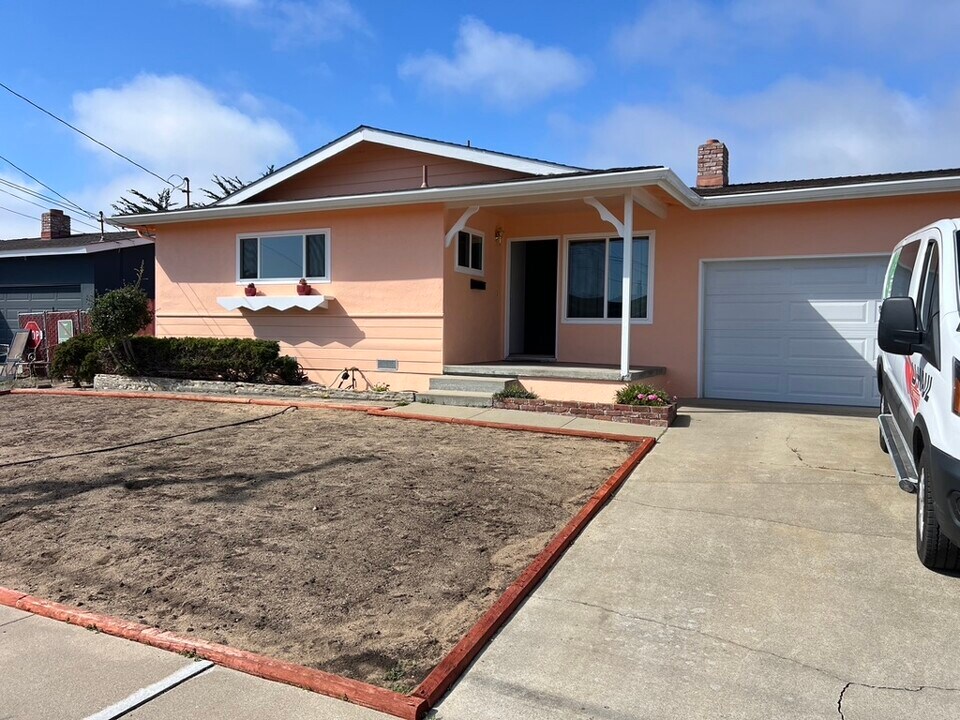 3019 Eddy St in Marina, CA - Building Photo