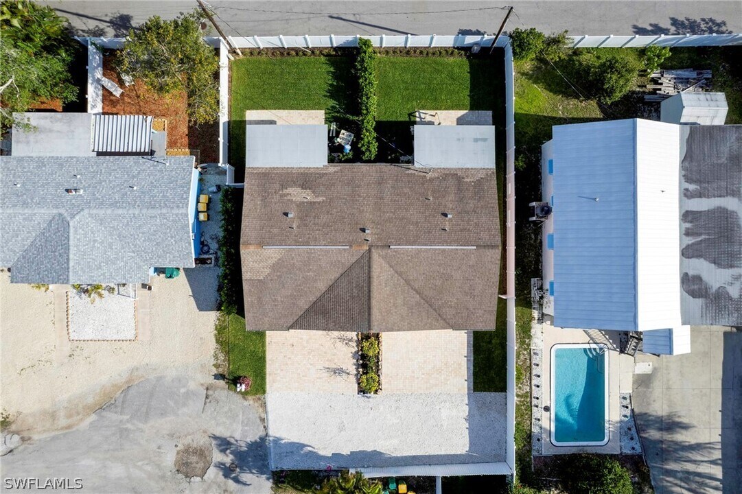 1793 Smugglers Cove in Naples, FL - Building Photo