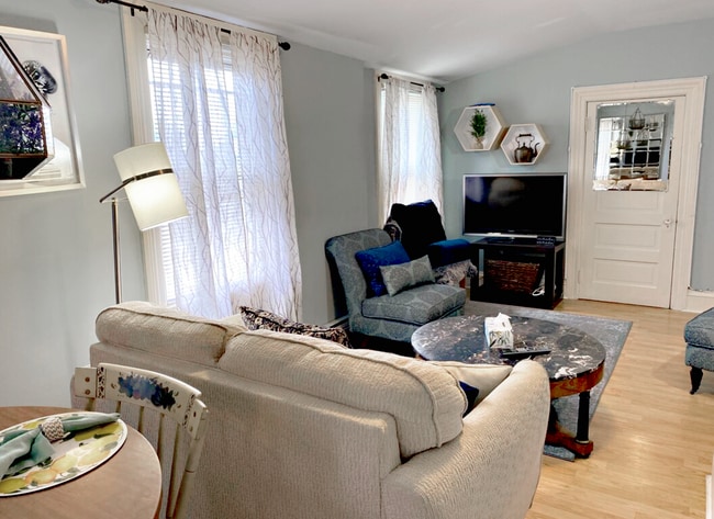 619 Smith St, Unit 619 3rd Floord