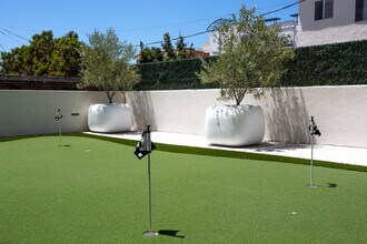 Audrey in Los Angeles, CA - Foto de edificio - Building Photo