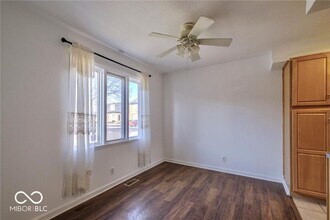 8527 Canterbury Square E in Indianapolis, IN - Building Photo - Building Photo