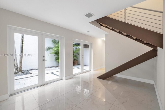 3056 Shipping Ave in Miami, FL - Building Photo - Building Photo