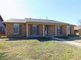 4816 Roberts Dr in The Colony, TX - Building Photo