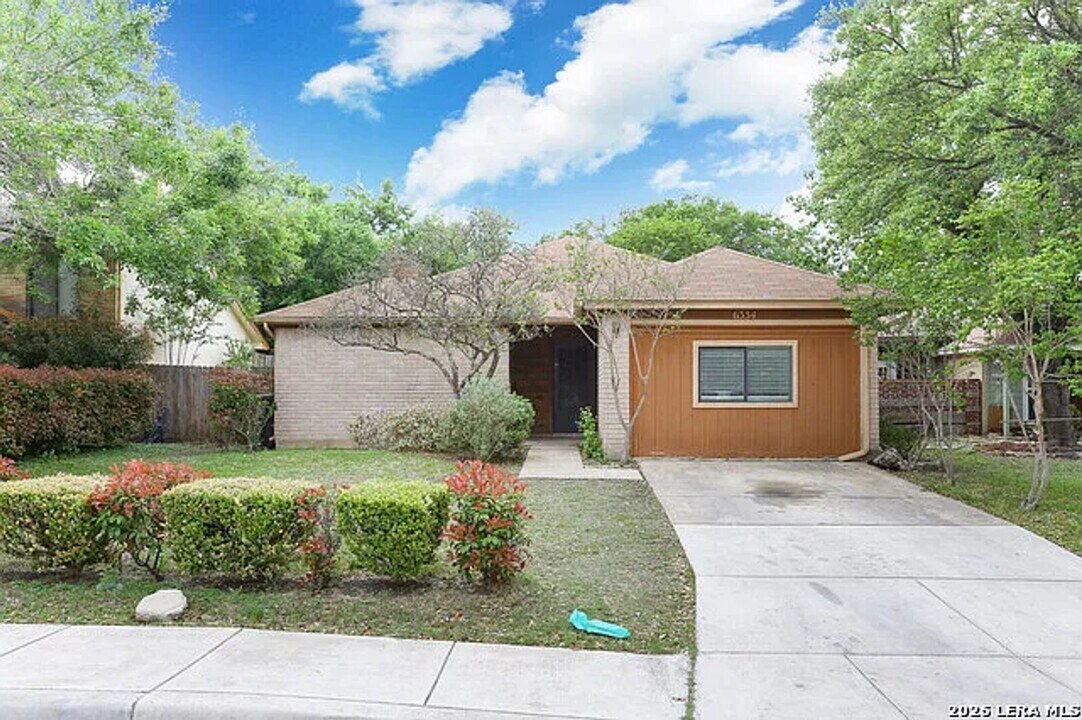 6334 Candleview Ct in San Antonio, TX - Building Photo