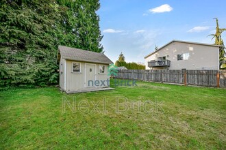 9320 1st Ave SE in Everett, WA - Foto de edificio - Building Photo