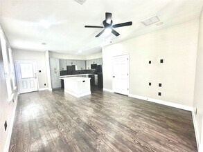 62 Woodland Hills Dr in Conroe, TX - Building Photo - Building Photo