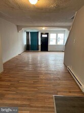 2024 Bonaffon St in Philadelphia, PA - Foto de edificio - Building Photo