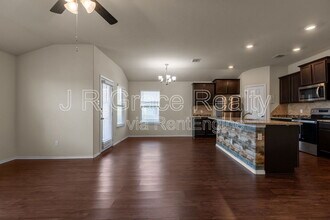 3208 Beutel Rd in Lorena, TX - Building Photo - Building Photo