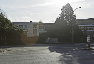 R. Ceraldi Apartments in Burnaby, BC - Building Photo - Building Photo