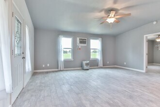 23910 FM 362 in Waller, TX - Foto de edificio - Building Photo