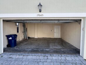 17065 SW 93rd St in Miami, FL - Foto de edificio - Building Photo
