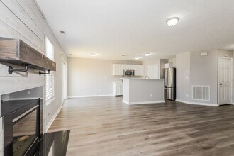8045 Retreat Ln in Indianapolis, IN - Building Photo - Building Photo