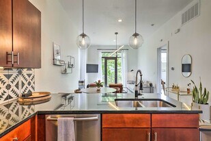 2525 S Lamar Blvd in Austin, TX - Building Photo