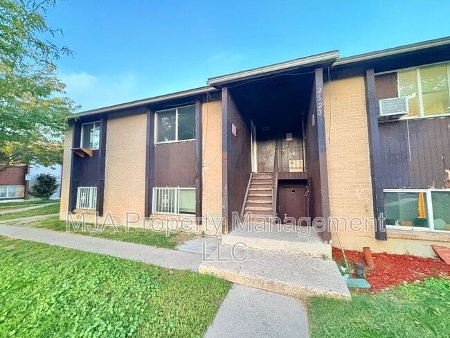 2523 S Lakecrest Dr in West Valley City, UT - Building Photo - Building Photo