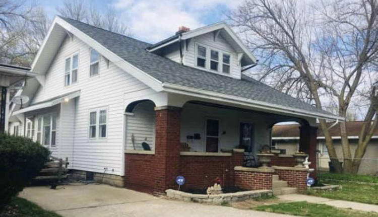 935 E Ft Wayne St in Warsaw, IN - Building Photo