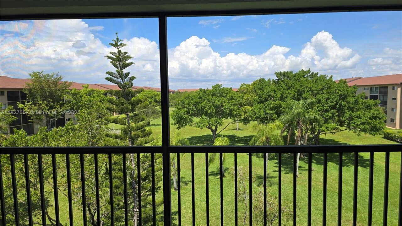 1650 SW 124th Terrace in Pembroke Pines, FL - Building Photo