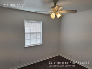 214 Merida St in San Antonio, TX - Foto de edificio - Building Photo