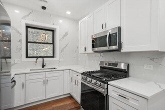 4010 W Warwick Ave-Unit -1 in Chicago, IL - Building Photo - Building Photo