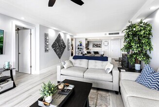 2400 Presidential Way in West Palm Beach, FL - Building Photo - Building Photo