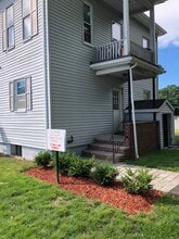 327 Broad St, Unit 2 in Bridgewater, MA - Building Photo - Building Photo