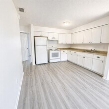 8305 N Marks St in Tampa, FL - Building Photo - Building Photo