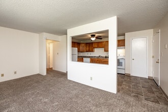 Park Ridge Apartments in Des Moines, IA - Building Photo - Interior Photo
