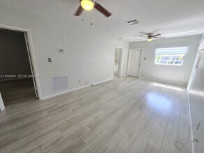 3083 SW 17th St in Miami, FL - Building Photo - Building Photo