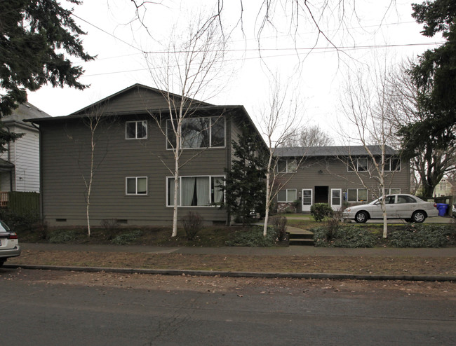 1626-1646 SE Ash St in Portland, OR - Building Photo - Building Photo