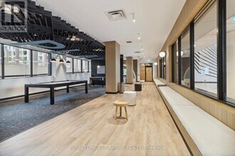 8 Beverley Glen Blvd in Vaughan, ON - Building Photo - Building Photo