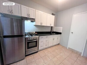 300 E 2nd St in New York, NY - Building Photo - Building Photo