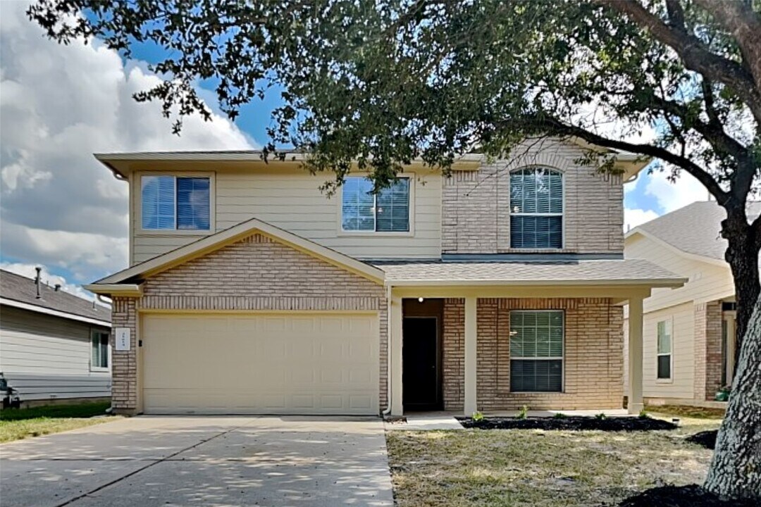 21614 Astipalia Dr in Spring, TX - Foto de edificio