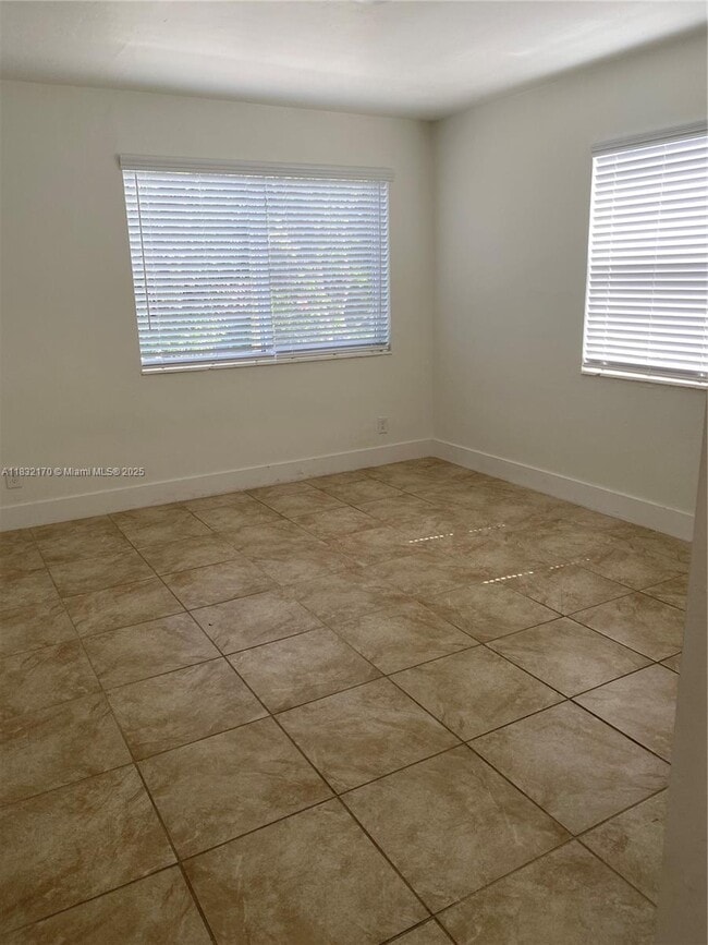 6250 Bird Rd in Miami, FL - Building Photo - Building Photo