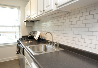 Lyon Village in Arlington, VA - Building Photo - Interior Photo