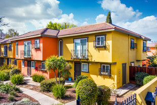Valencia Townhomes in Newark, CA - Building Photo