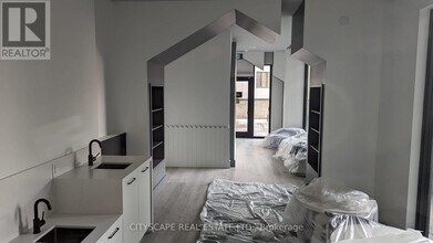 285 Dufferin St in Toronto, ON - Building Photo - Building Photo