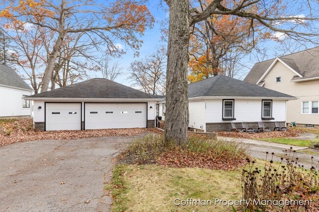 property at 7293 Davies Dr NE