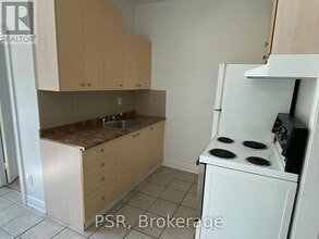 3110 Lake Shore Blvd W in Toronto, ON - Building Photo - Building Photo