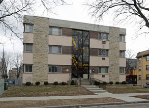 Santa Cruz Apartments in Milwaukee, WI - Building Photo - Building Photo