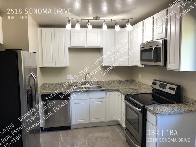2518 Sonoma Dr in Colorado Springs, CO - Building Photo - Building Photo