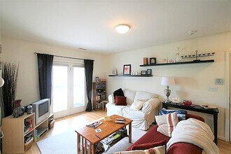 3 Kent Ct, Unit 5 in Somerville, MA - Foto de edificio - Building Photo