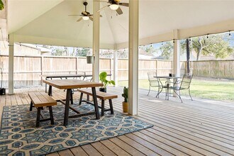 9655 Meadowland Dr in Houston, TX - Building Photo - Building Photo